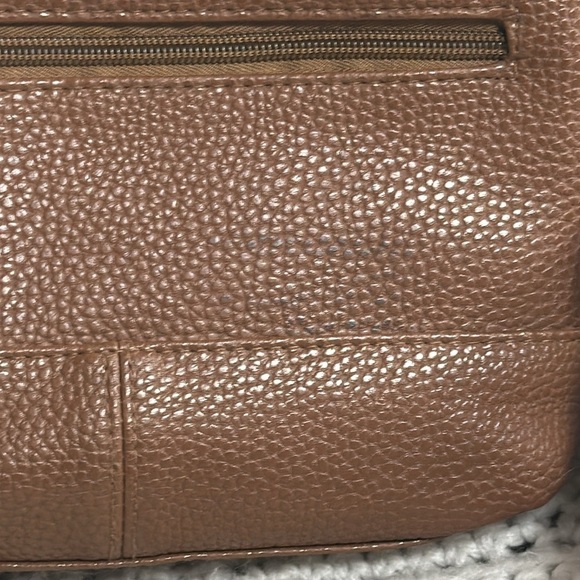 Stone Mountain Bonded Leather Pebbled Wristlet or detachable Crossbody Purse - Picture 4 of 9